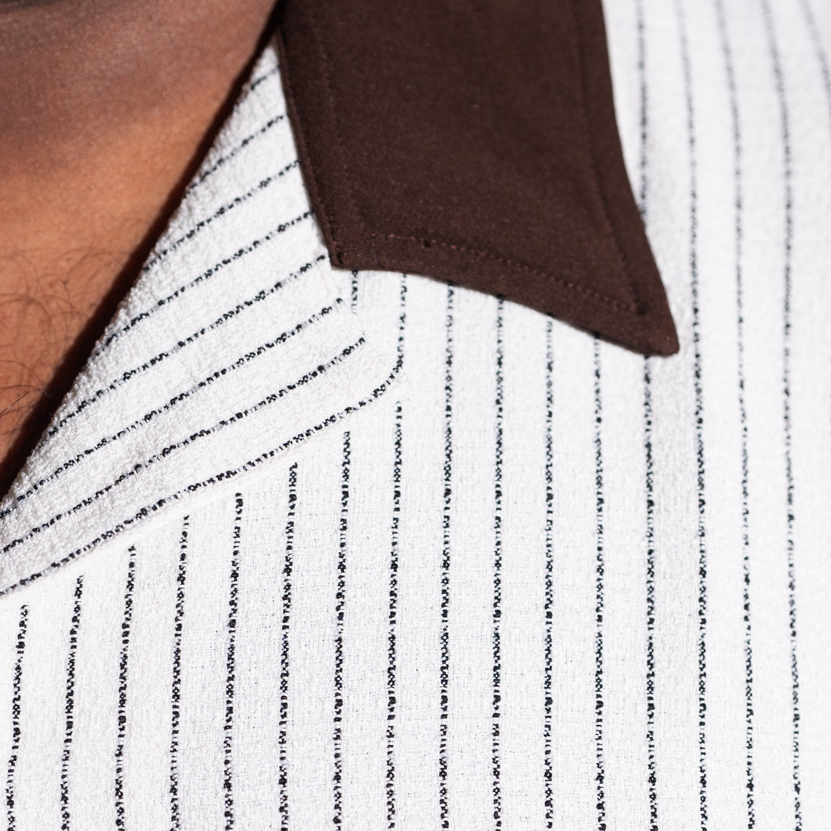 BIGSHOT Luxury Cuban – White Stripe Brown Collar